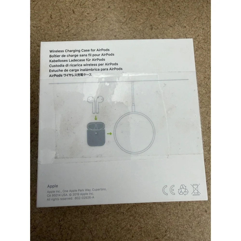 Apple Air Pods 1st/2nd Gen Wireless Charging Case Model A1938 In Box